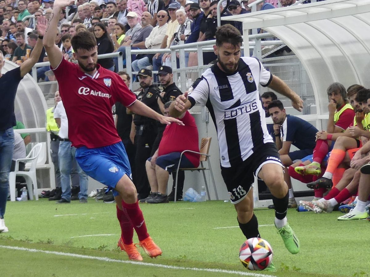 (0-2) Un sólido Estepona se lleva la victoria frente a la Balona - foto2 (0-2) Un sólido Estepona se lleva la victoria frente a la Balona - foto2