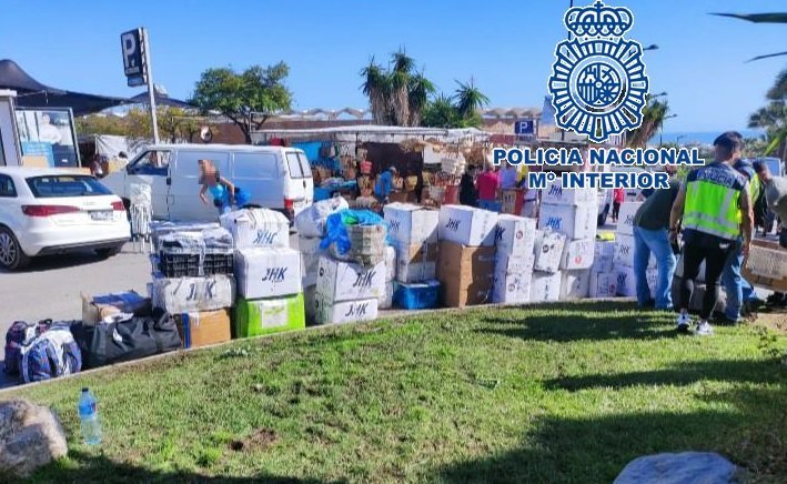 Intervenidos 35.000 artículos falsificados y 47 detenidos en el mercadillo de Nueva Andalucía, en Marbella - 20231114 Foto Almerca 1 Intervenidos 35.000 artículos falsificados y 47 detenidos en el mercadillo de Nueva Andalucía, en Marbella - 20231114 Foto Almerca 1