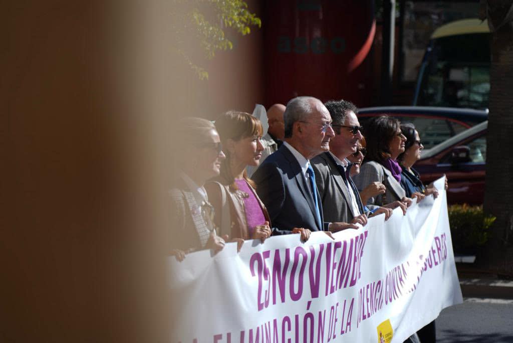 Unas 3.000 personas se concentran en Málaga para mostrar su rechazo a la violencia contra las mujeres - 403145167 945165820787535 7540470038607270822 n Unas 3.000 personas se concentran en Málaga para mostrar su rechazo a la violencia contra las mujeres - 403145167 945165820787535 7540470038607270822 n