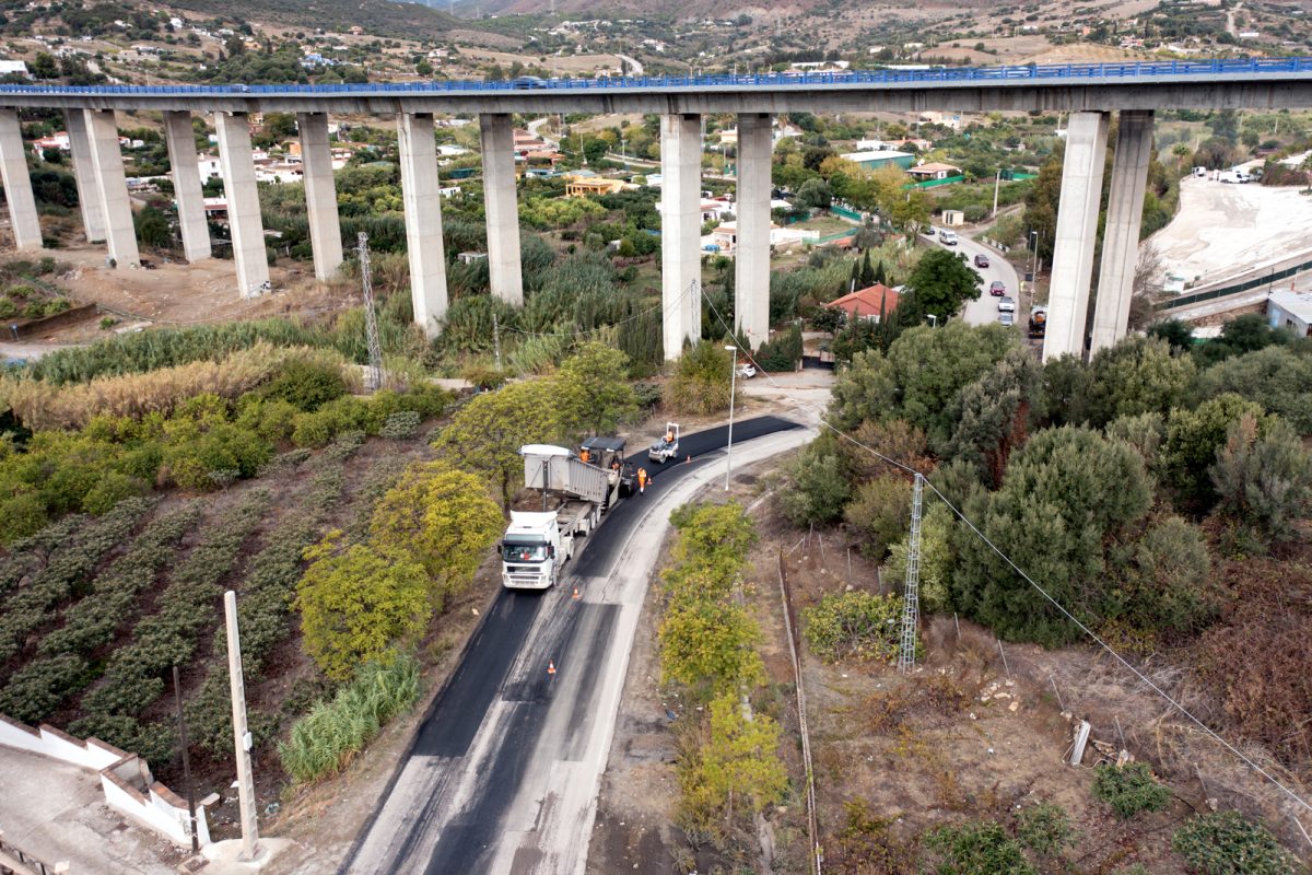El V Plan Municipal de Asfaltado de Estepona ha mejorado casi medio centenar de calles de la ciudad - ASFALTADO CAMINO LOS PEDREGALES 27 10 23 11 El V Plan Municipal de Asfaltado de Estepona ha mejorado casi medio centenar de calles de la ciudad - ASFALTADO CAMINO LOS PEDREGALES 27 10 23 11