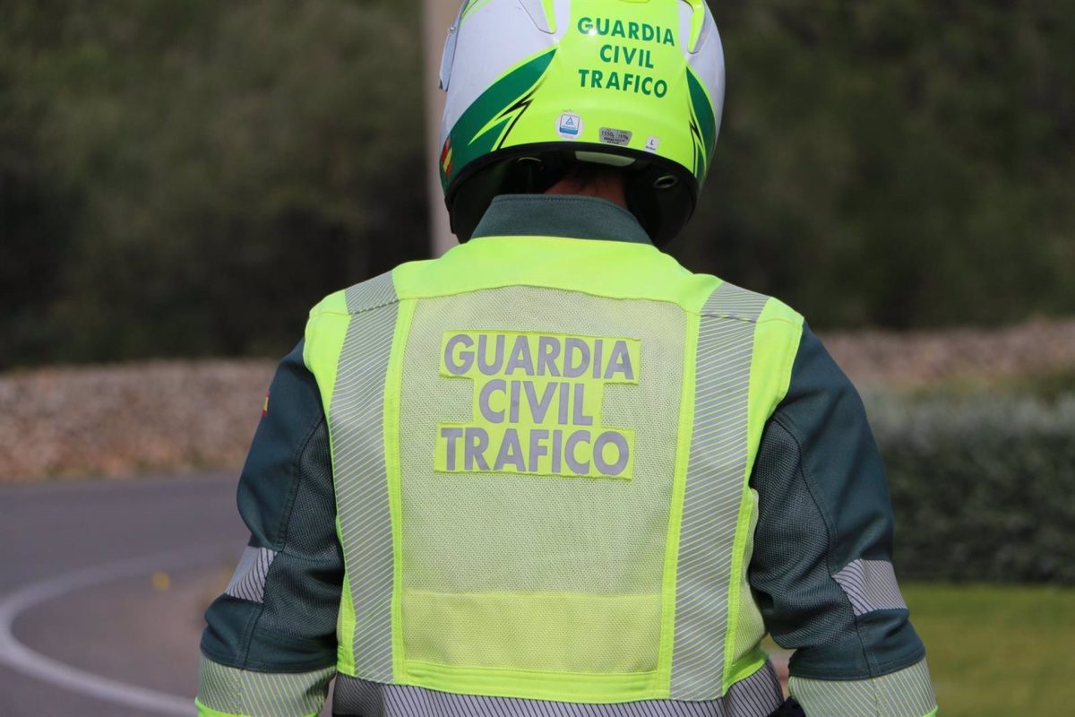 Una colisión entre dos vehículos en la a-7 produce retenciones de varios kilómetros - Agente Guardia Civil Una colisión entre dos vehículos en la a-7 produce retenciones de varios kilómetros - Agente Guardia Civil