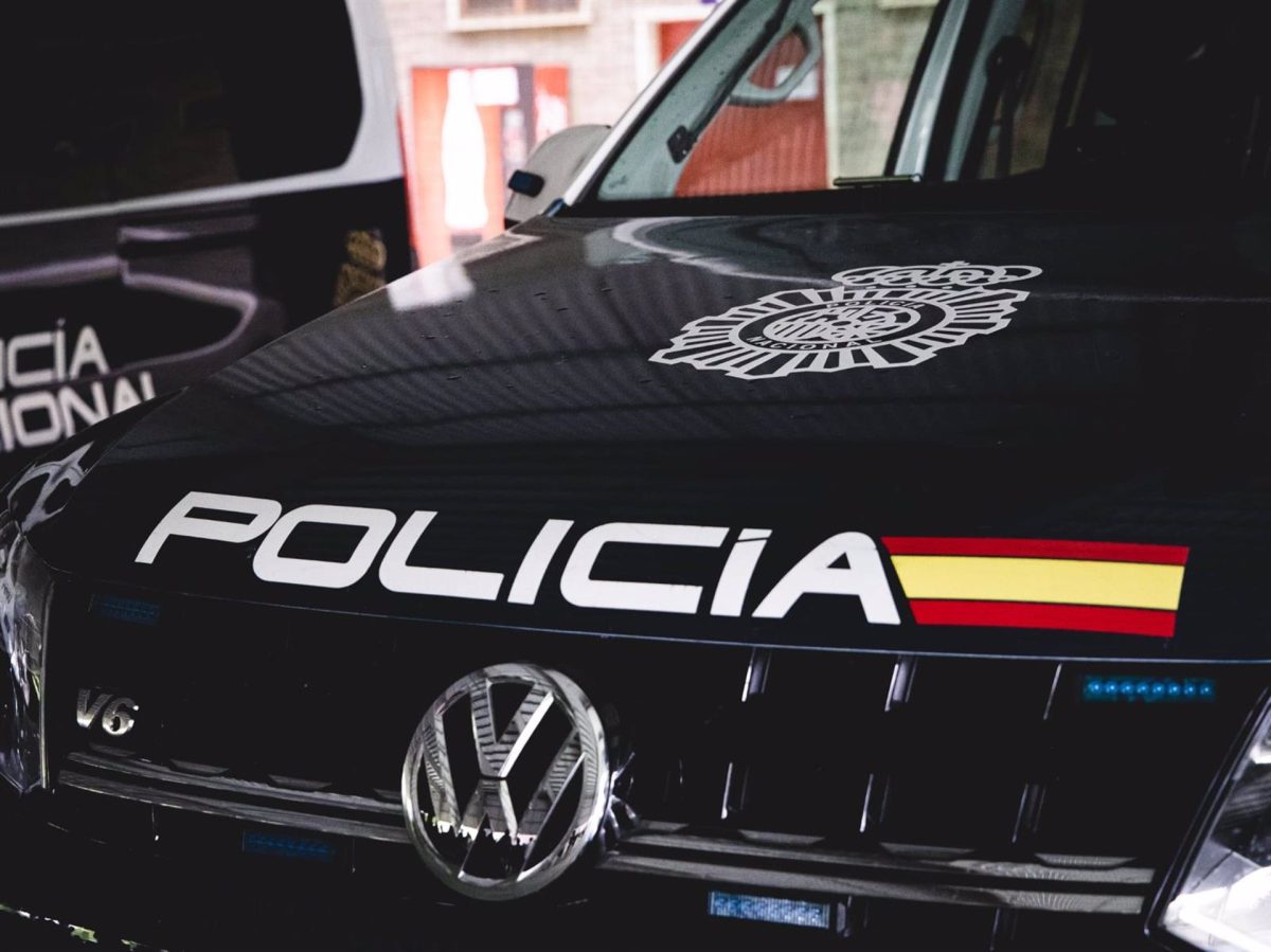 Detenido por comercializar archivos pornográficos robados a un creador de contenidos en Internet - Coche Policia Nacional Detenido por comercializar archivos pornográficos robados a un creador de contenidos en Internet - Coche Policia Nacional