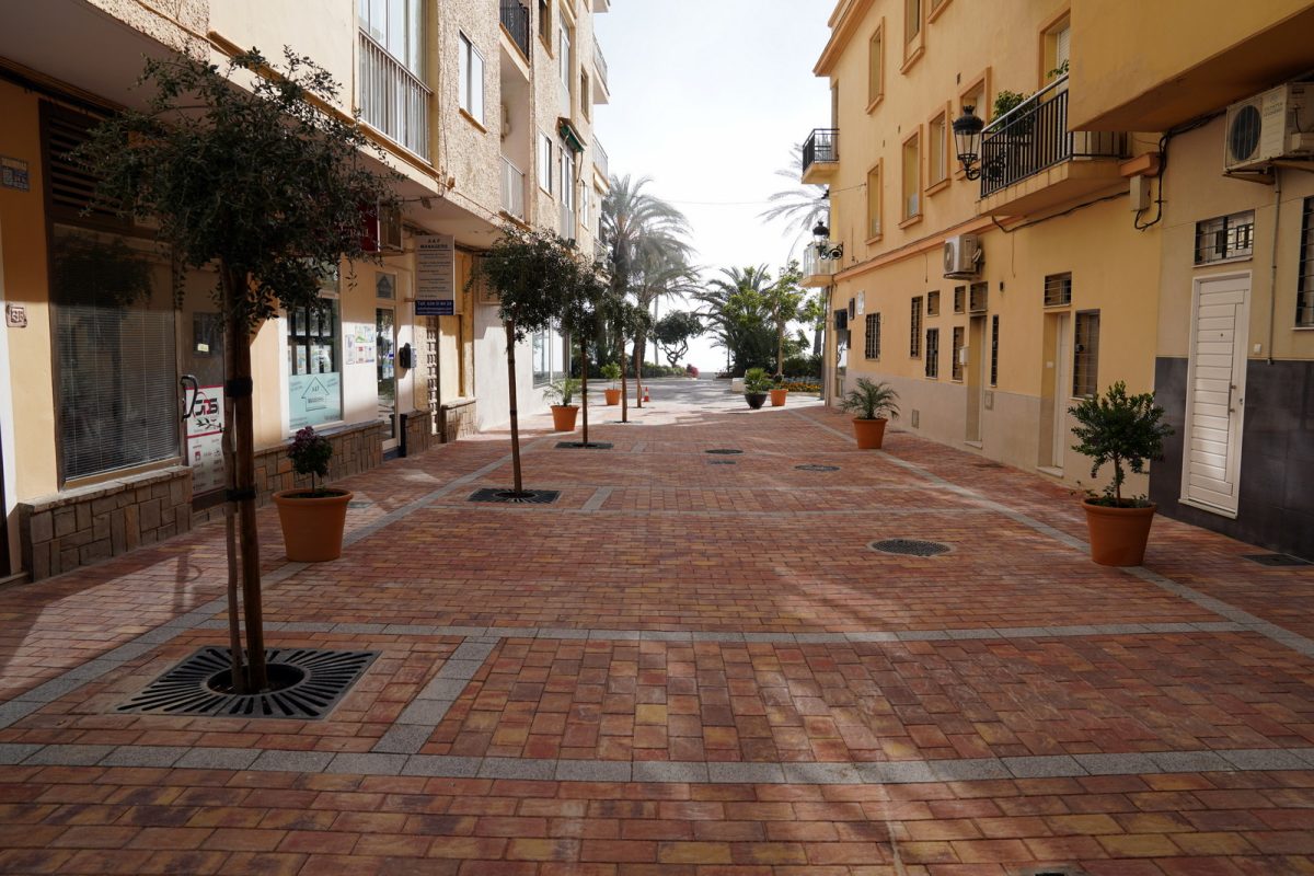 Las calles La Nave y Delfín se suman al proyecto ‘Estepona, Jardín de la Costa del Sol’ - IMG 7038