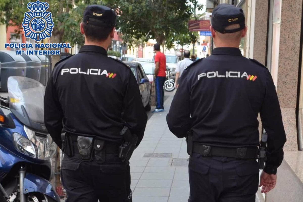 Pillan a dos hombres que habían robado varias veces en una obra de pisos en Estepona - Policia Nacional Malaga Pillan a dos hombres que habían robado varias veces en una obra de pisos en Estepona - Policia Nacional Malaga