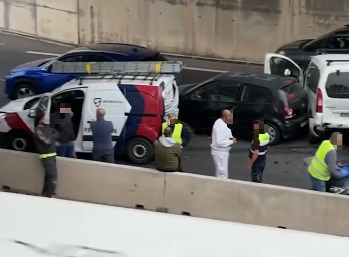 Un accidente en la AP-7 de Marbella a la altura de Nagüeles provoca importantes retenciones - accidente msq Un accidente en la AP-7 de Marbella a la altura de Nagüeles provoca importantes retenciones - accidente msq
