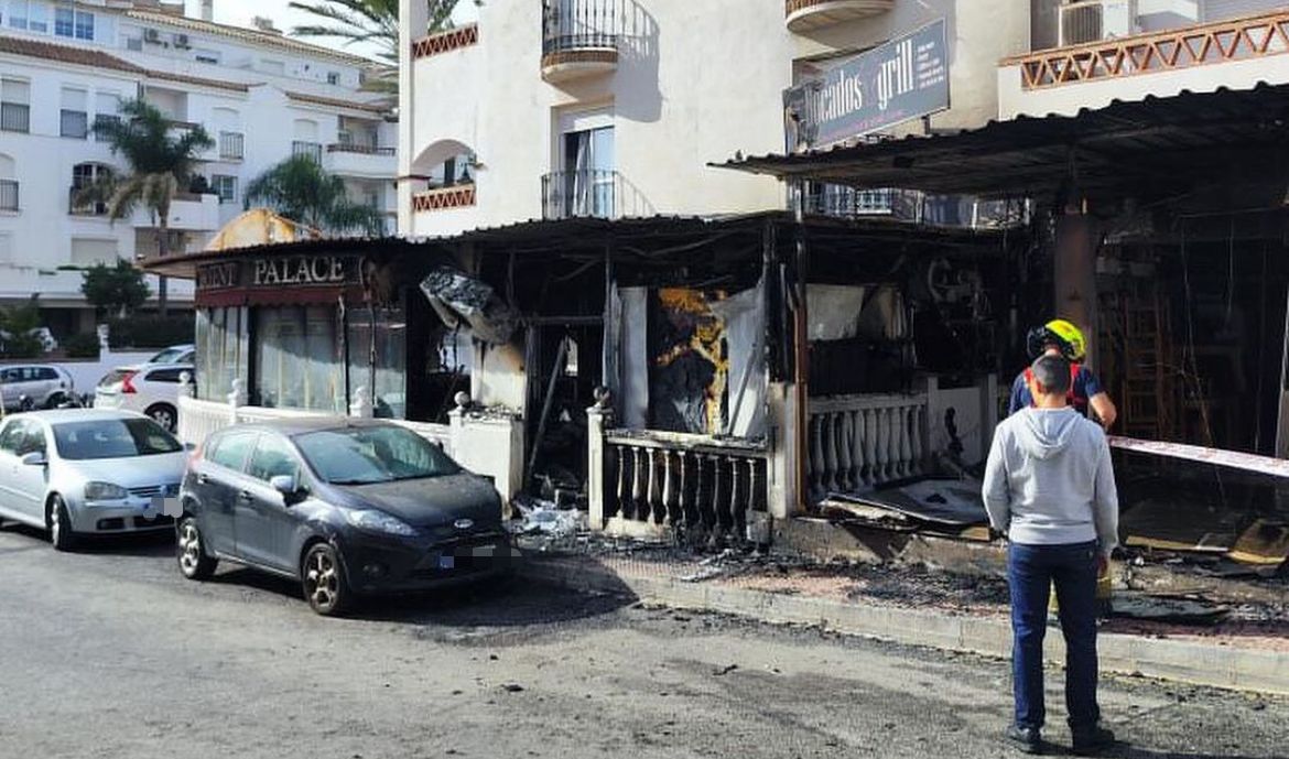 Arde el restaurante Orient Palace en Benalmádena y afecta a la tienda contigua - arde restaurante chino fsq Arde el restaurante Orient Palace en Benalmádena y afecta a la tienda contigua - arde restaurante chino fsq