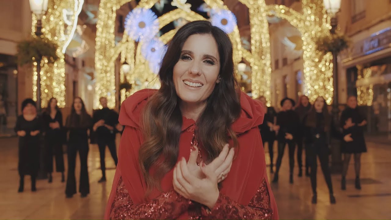 Pasacalles navideños o ruta de roscón de reyes, entre las 40 actividades de Torremolinos esta Navidad - maxresdefault 4 Diana Navarro en la calle Larios en Navidad.