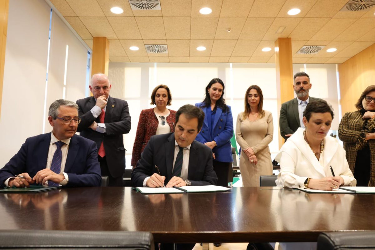 La nueva sede judicial de Torremolinos está cada vez más cerca - 231214 Firma protocolo sede judicial Torremolinos 4 Firma protocolo sede judicial Torremolinos