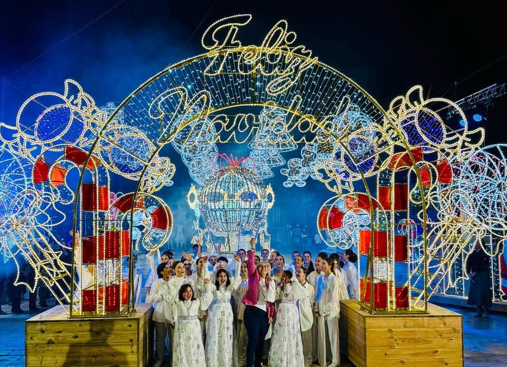 El gigante de los alumbrados navideños sortea una iluminación espectacular para tu casa - 407417428 755552853276601 189251276706456553 n Alumbrado de la Navidad en Fuengirola
