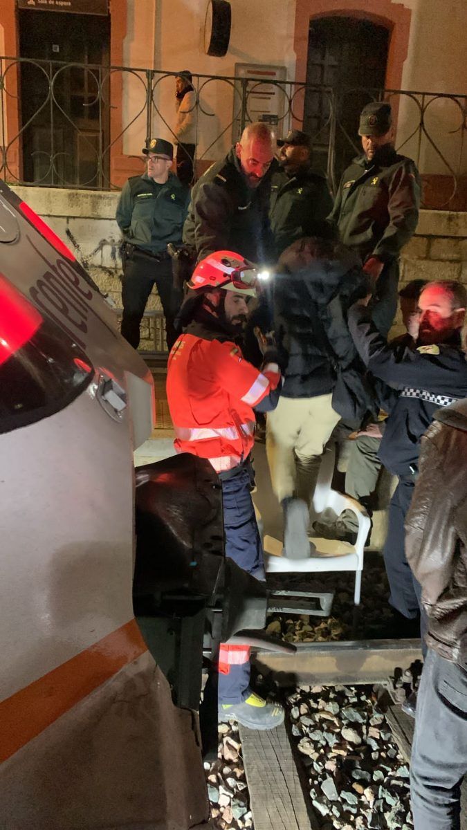 Un 'susto' que deja 13 heridos leves y 270 evacuados en el choque de dos trenes de Media Distancia en Álora - 48527e45 e75f 4d4e be8f 9528367d6a9f 1 Un 'susto' que deja 13 heridos leves y 270 evacuados en el choque de dos trenes de Media Distancia en Álora - 48527e45 e75f 4d4e be8f 9528367d6a9f 1