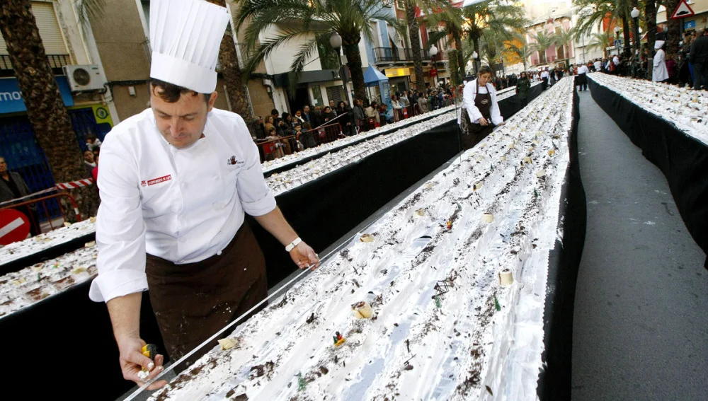 ¿Cuánto mide el 'tronco de Navidad' más grande de toda Andalucía y que podrá verse en Benalmádena? - 58 Tronco de Navidad de récord en Alicante. Archivo