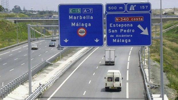 Fallece una mujer de 65 años tras lanzarse desde un puente de la AP-7 en Marbella - AP 7 Costa del Sol AP-7 de la Costa del Sol a su paso por Marbella.