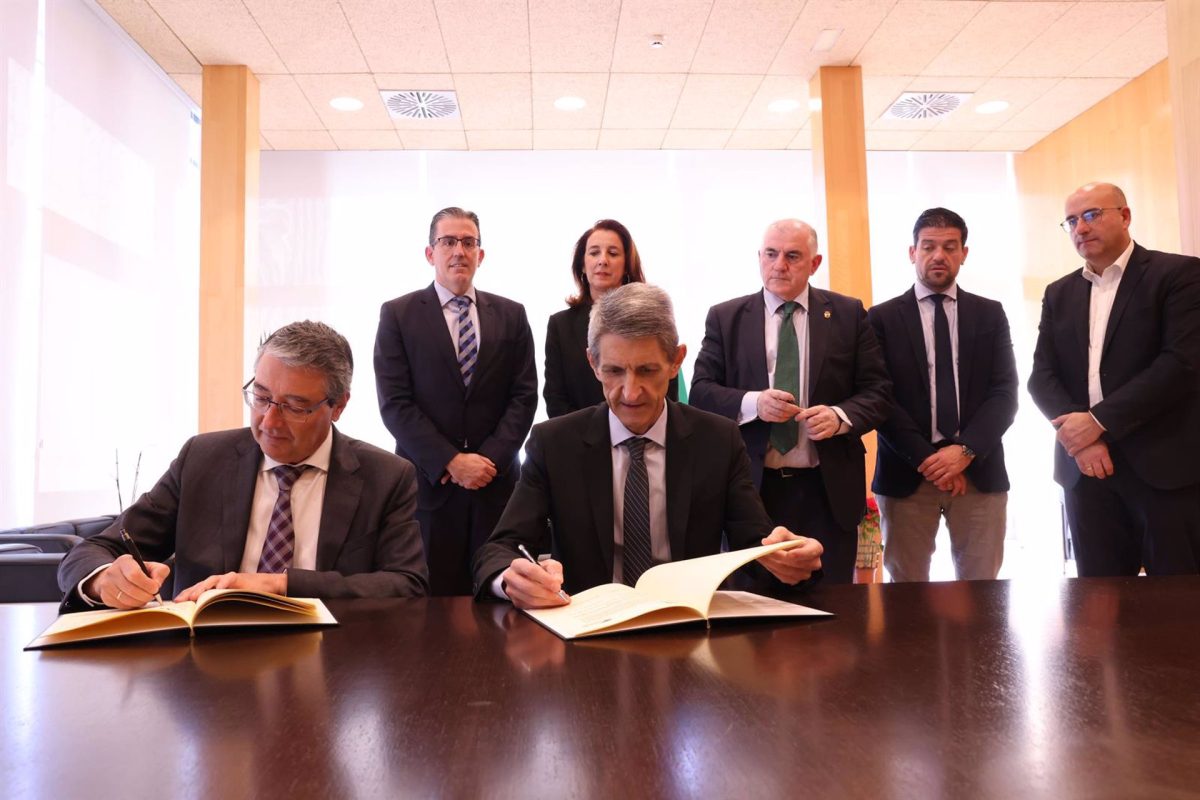La Fundación Bancaria Unicaja y la Diputación de Málaga se unen para combatir el cambio climático - Firma