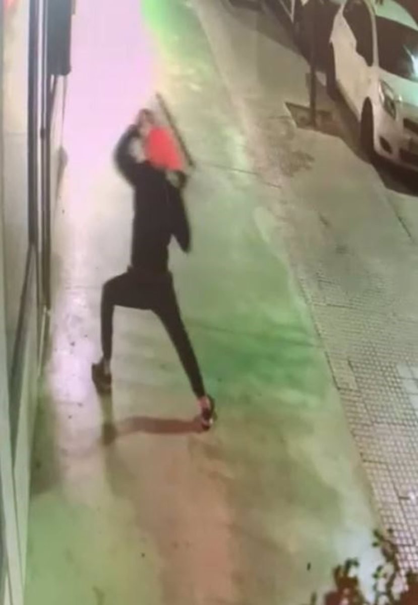 Detenido por once robos en comercios a los que accedía lanzando arquetas de la calle - fotonoticia 20231221113445 1920 Detenido por once robos en comercios a los que accedía lanzando arquetas de la calle - fotonoticia 20231221113445 1920