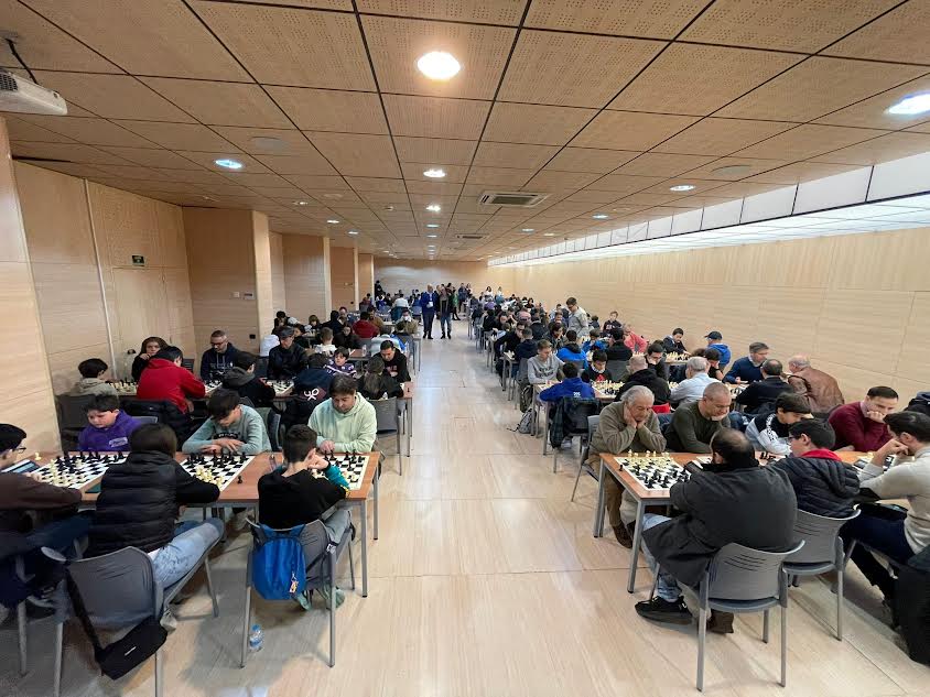 Más de 140 jugadores de ajedrez se dan cita en Marbella contra el cáncer: El Open más solidario - 1 1 I Open de Ajedrez en Marbella.