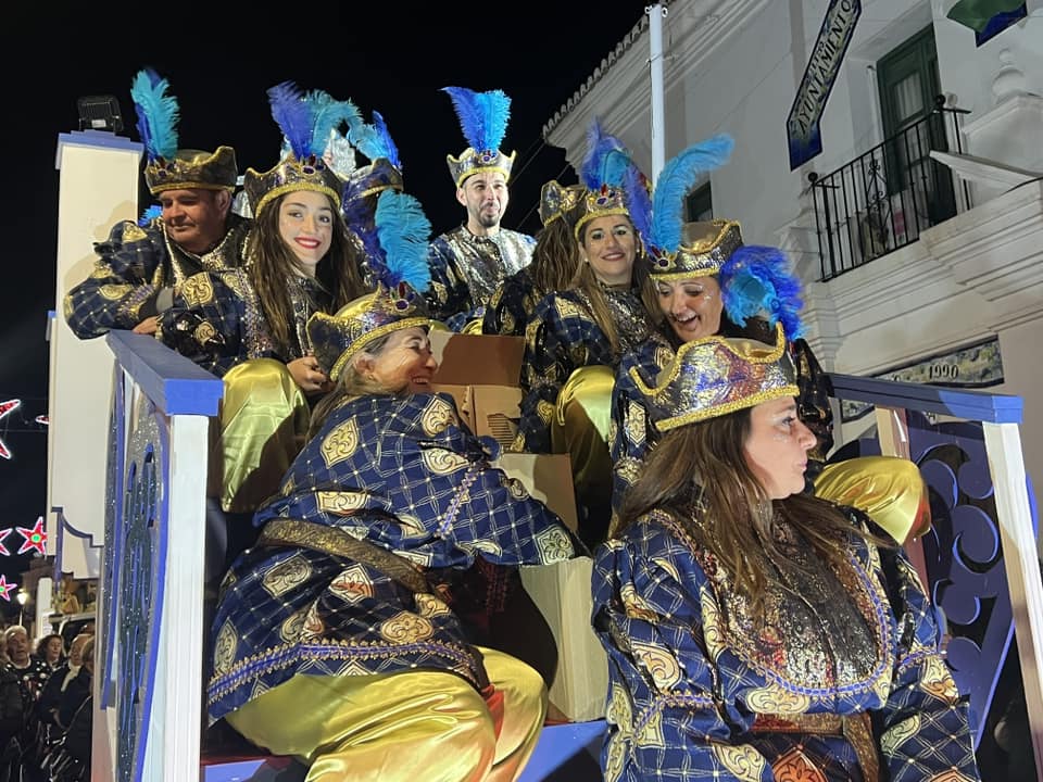 Así recibieron a Melchor, Gaspar y Baltasar a su paso por Manilva - 417117485 907879341342689 1155757722247808445 n Cabalgata de Reyes en Manilva 2024