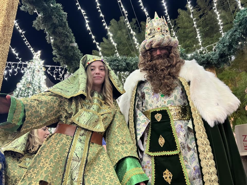 Casares fue una fiesta: Las imágenes más mágicas de la Cabalgata de Reyes de este año - 417121331 907898408007449 1114887988904966813 n Los Reyes Magos en Casares. Desirée Macías