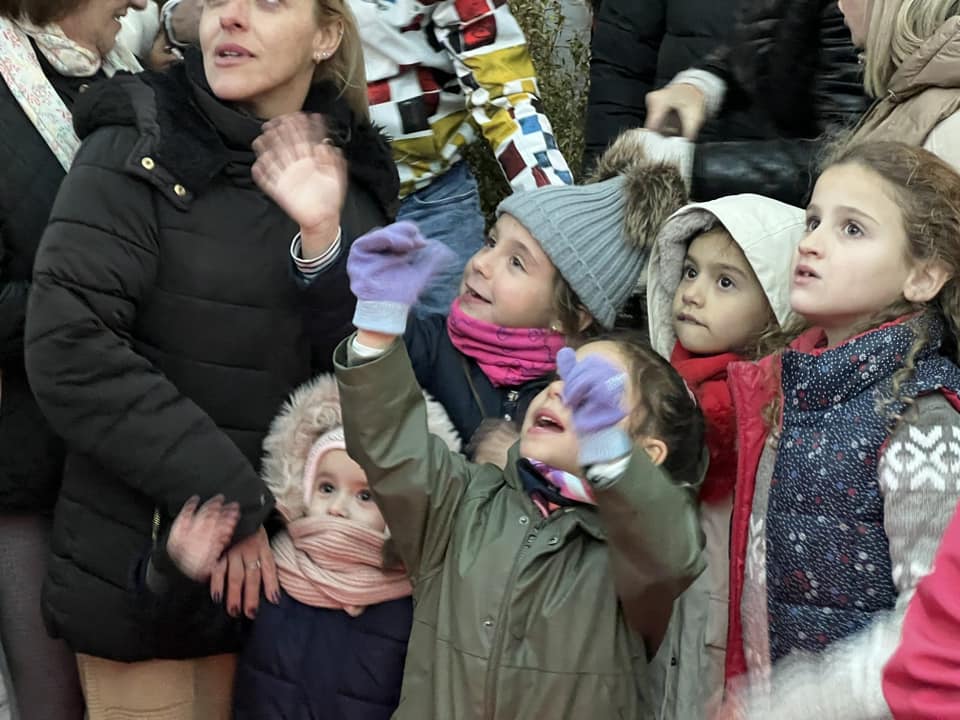 Casares fue una fiesta: Las imágenes más mágicas de la Cabalgata de Reyes de este año - 417126610 907898578007432 7707854157408377889 n 1 Casares fue una fiesta: Las imágenes más mágicas de la Cabalgata de Reyes de este año - 417126610 907898578007432 7707854157408377889 n 1