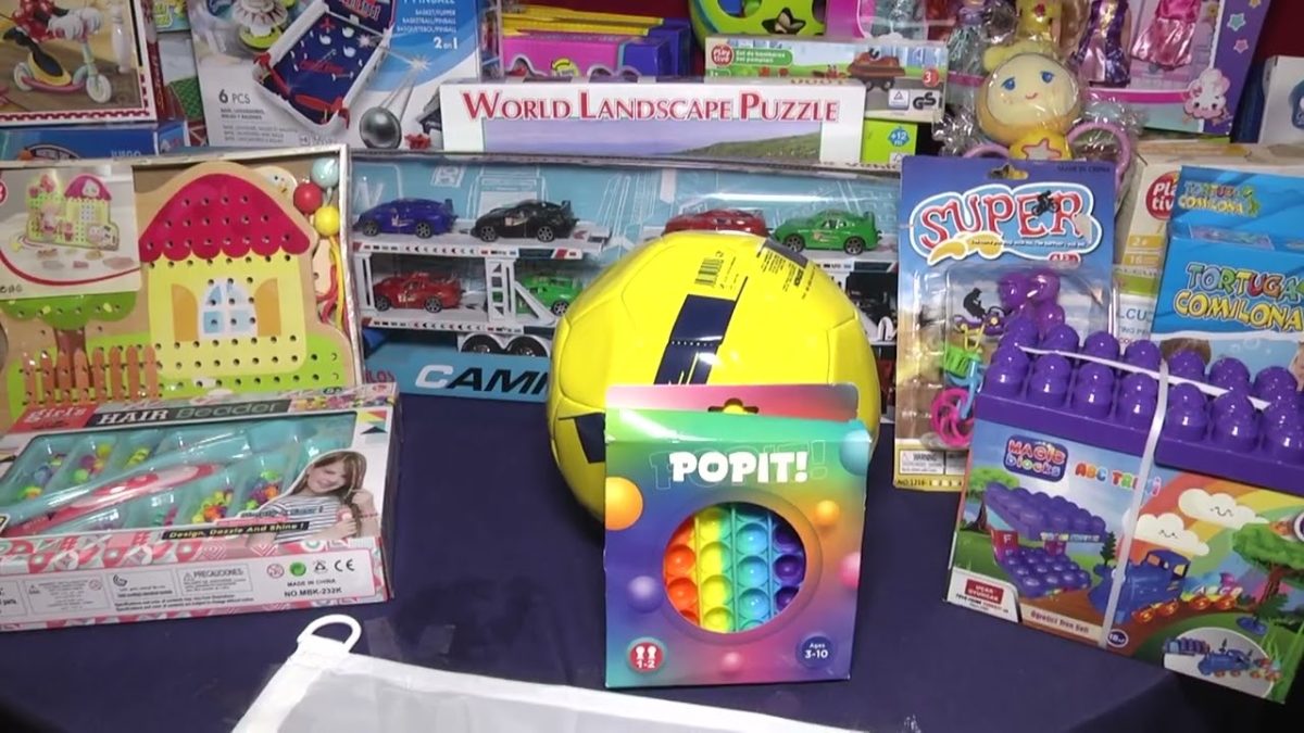 400 niños reciben juguetes en Estepona, Casares y Manilva gracias a la campaña de Frente Bolillón - IMG 0251 400 niños reciben juguetes en Estepona, Casares y Manilva gracias a la campaña de Frente Bolillón - IMG 0251