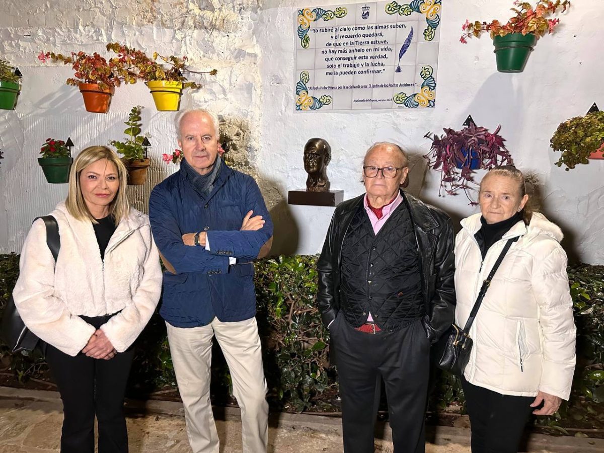 El artista sevillano Manuel Delgado Pereia se incorpora a 'El Jardín de los Poetas Andaluces' de Estepona - Poetas Andaluces El poeta Manuel Delgado se suma al Jardín de los Poetas Andaluces en Estepona.