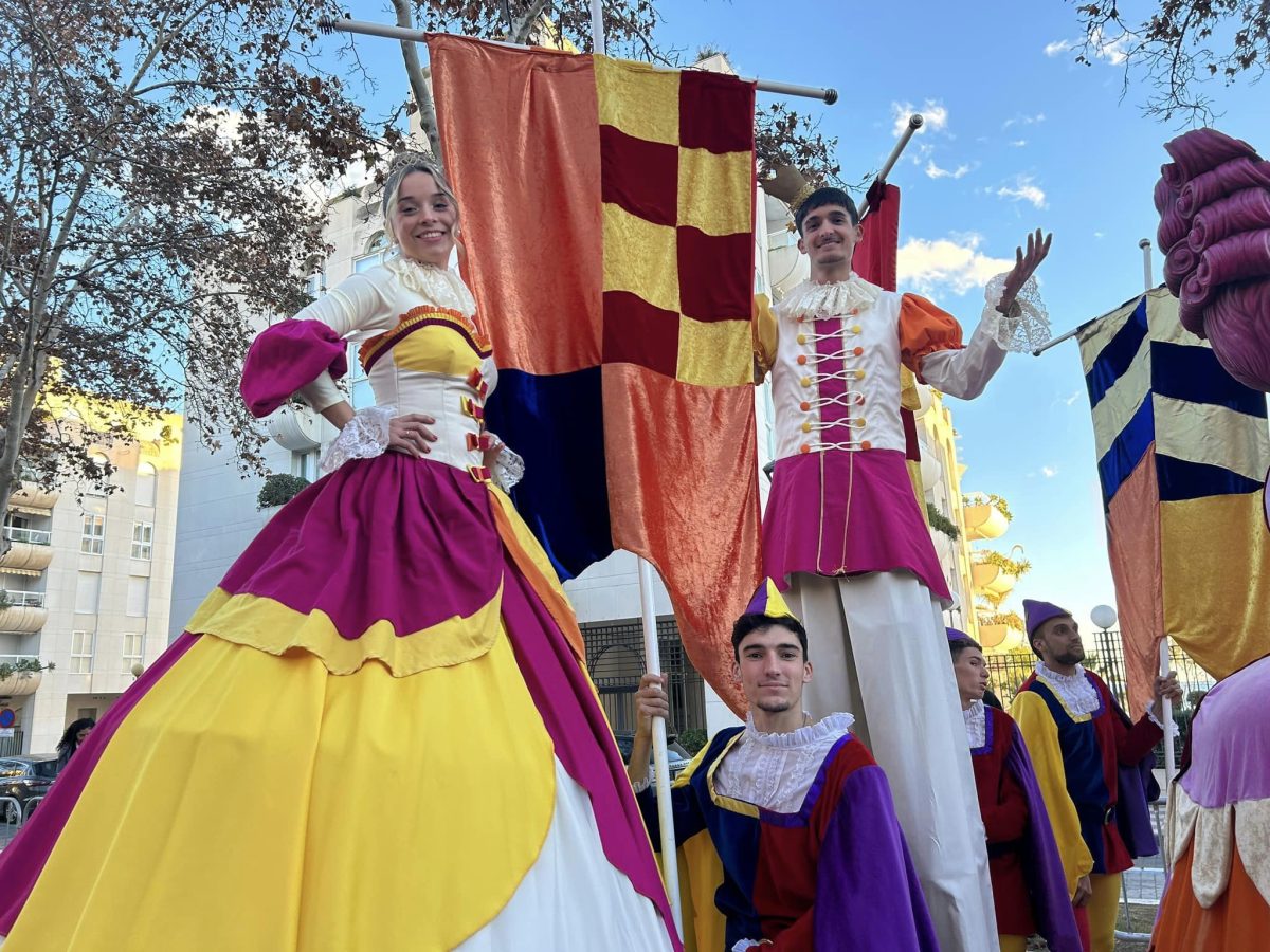 Todo un despliegue de fantasía y personajes de películas, en la cabalgata de Marbella - Portada cabalgata gigantes Todo un despliegue de fantasía y personajes de películas, en la cabalgata de Marbella - Portada cabalgata gigantes