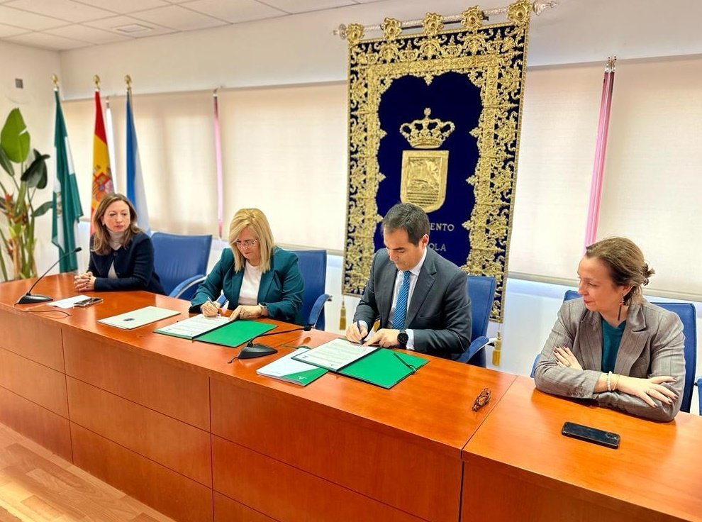 Fuengirola contará con una nueva sede judicial - Un momento del acto de firma del convenio Un momento del acto de firma del convenio.