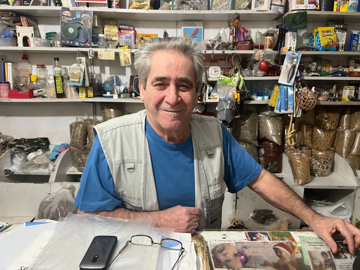 La pajarería del esteponero José Gómez cierra sus puertas tras 30 años ayudando a animales - WhatsApp Image 2024 01 16 at 17.27.22 José Gómez Aragón en su tienda. / D.MACÍAS