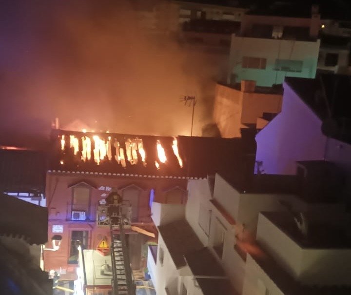 Sale ardiendo el emblemático restaurante La Casa de mi Abuela de Estepona - 2cff9471 a08f 4dcb a7dc 440dd9410d4f Sale ardiendo el emblemático restaurante La Casa de mi Abuela de Estepona - 2cff9471 a08f 4dcb a7dc 440dd9410d4f