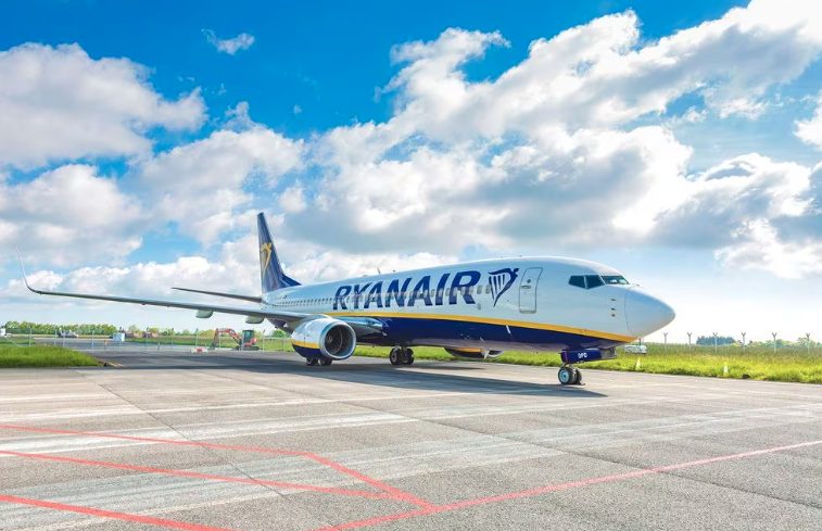 Ryanair aumenta sus rutas desde Málaga con cinco nuevos destinos - Captura de pantalla 2024 02 15 a las 17.25.54 Uno de los nuevos aviones B737 de Ryanair.