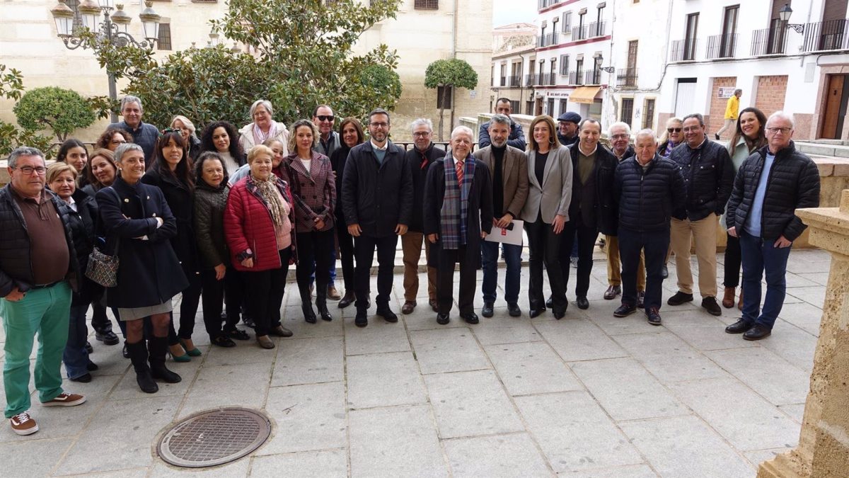 PSOE pide a PP explicar si la foto con Muñoz supone legitimar a la alcaldesa y su entorno familiar investigado - PSOE Antequera PSOE pide a PP explicar si la foto con Muñoz supone legitimar a la alcaldesa y su entorno familiar investigado - PSOE Antequera