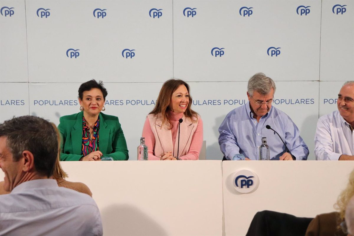 PP presenta un manifiesto por la movilidad en la Costa del Sol que reclama el tren y la suspensión del peaje - Patricia Navarro 1 PP presenta un manifiesto por la movilidad en la Costa del Sol que reclama el tren y la suspensión del peaje - Patricia Navarro 1