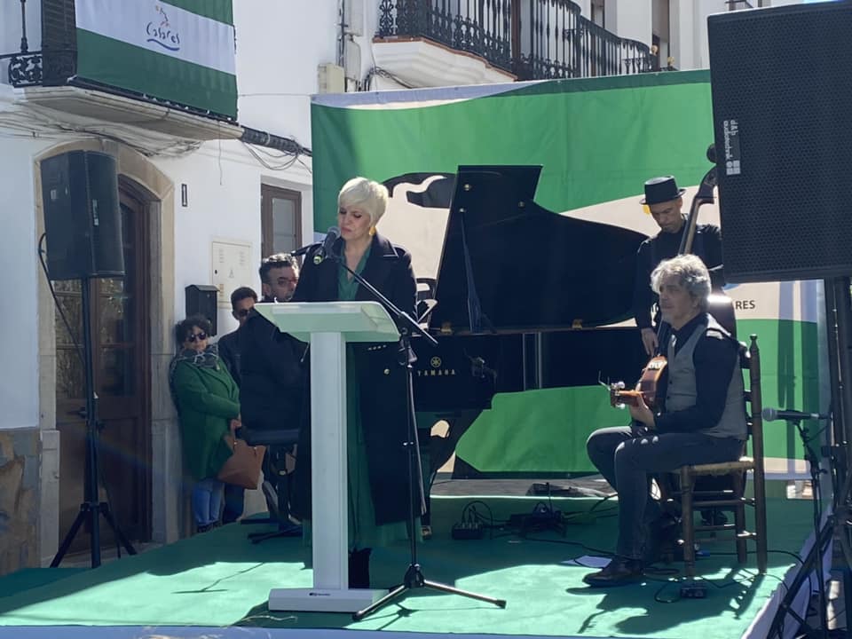 Pasión Vega emociona cantando el Himno de Andalucía en la tierra del padre de la patria andaluza - Portada Pasion Vega Casares Pasión Vega emociona cantando el Himno de Andalucía en la tierra del padre de la patria andaluza - Portada Pasion Vega Casares