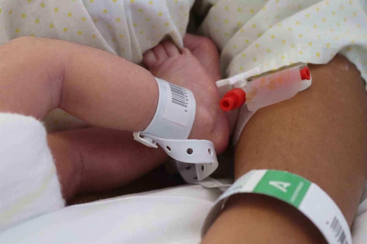 Una bebé de menos de un mes en estado crítico en el Hospital Materno por presuntos malos tratos - Recien nacido Una bebé de menos de un mes en estado crítico en el Hospital Materno por presuntos malos tratos - Recien nacido