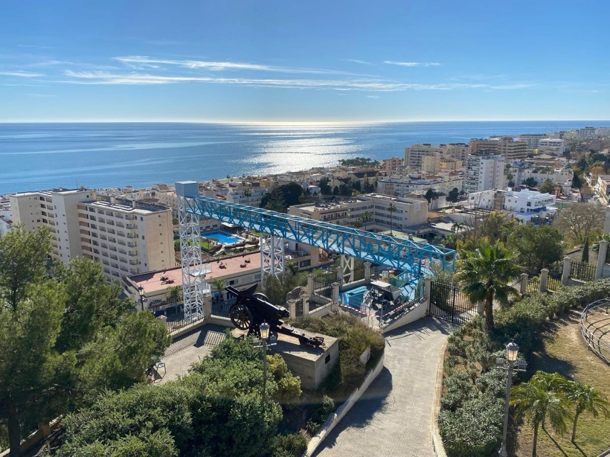 Torremolinos estudia eximir del pago de los ascensores municipales a los colectivos vulnerables - WhatsApp Image 2024 02 19 at 13.22.24 1 Estructura del nuevo ascensor panorámico de Torremolinos.