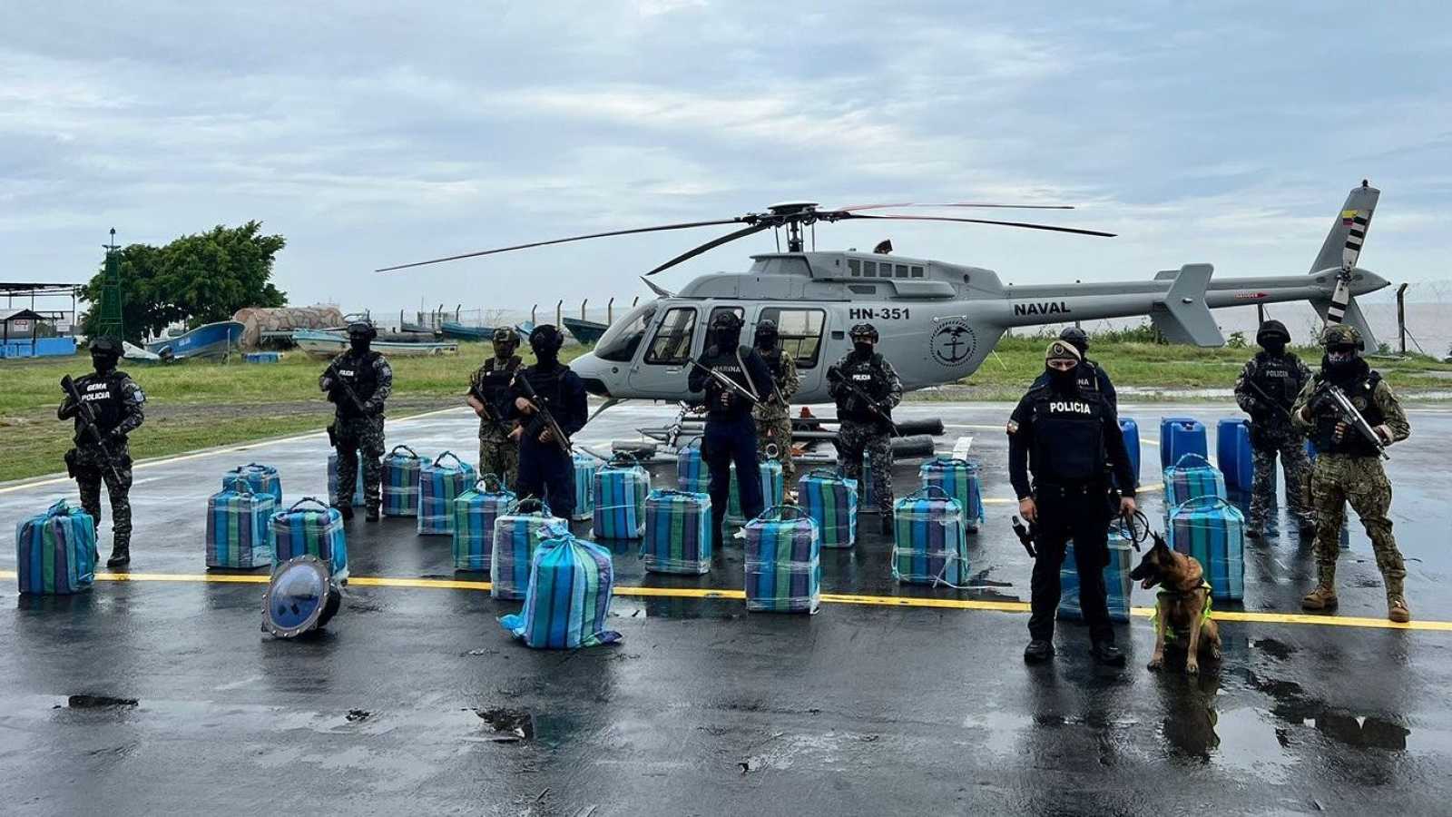 Golpe a la mafia albanesa asentada en la provincia de Málaga: Colaban la cocaína en cajas de bananas - img2.rtve Imagen de archivo de droga incautada en Ecuador.