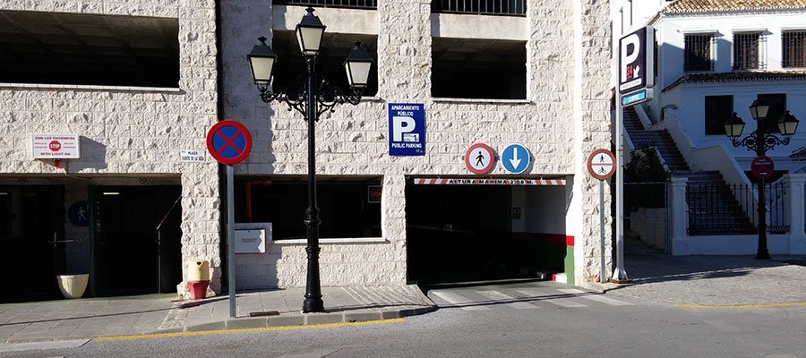 Los comerciantes mijeños plantean un proyecto de 1.000 plazas de aparcamiento por 15 millones - parking de mijas Parking Virgen de la Peña en Mijas.