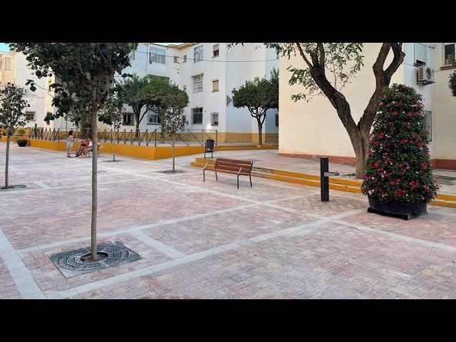 Continúan los intentos de robo en los comercios de Estepona, esta vez en una tienda y peluquería - sddefault Calle Cardenal Herrera Oria en Estepona.