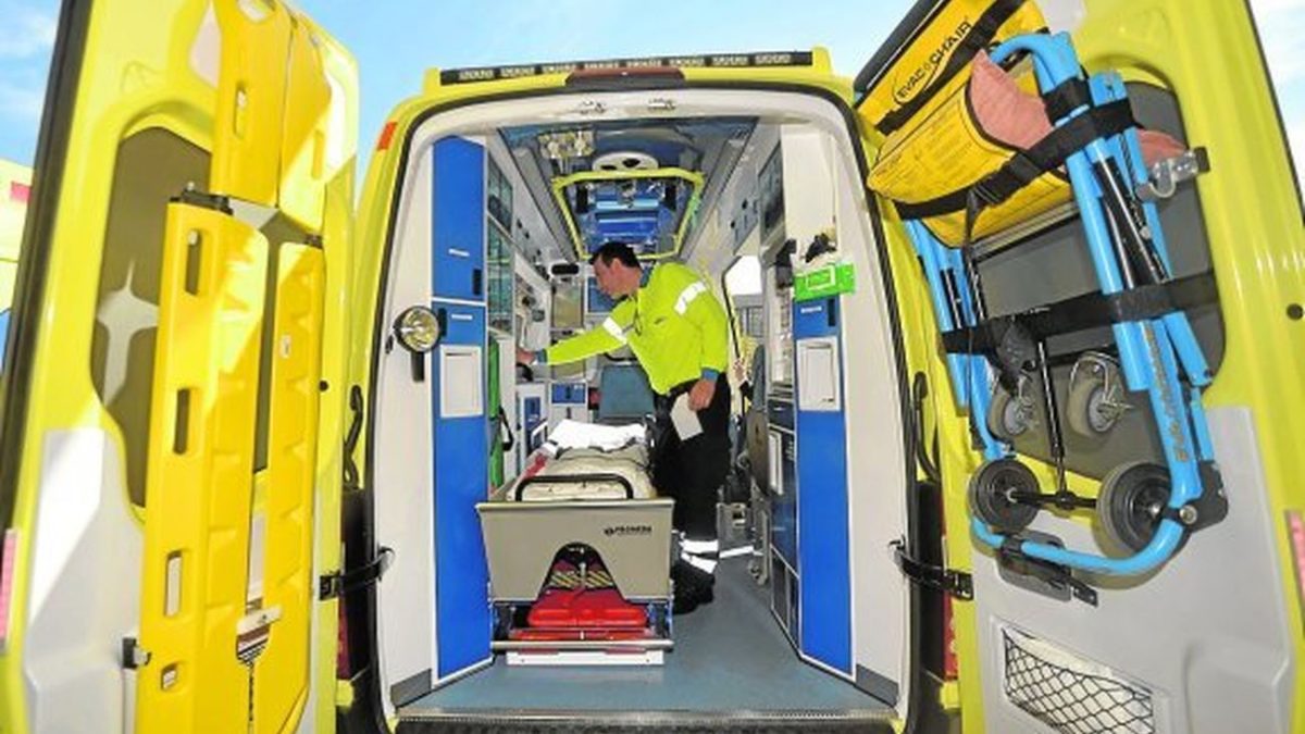 El Sindicato Médico denuncia que Málaga solo cuenta con una UVI móvil para traslados críticos - Ambulancia medicalizada