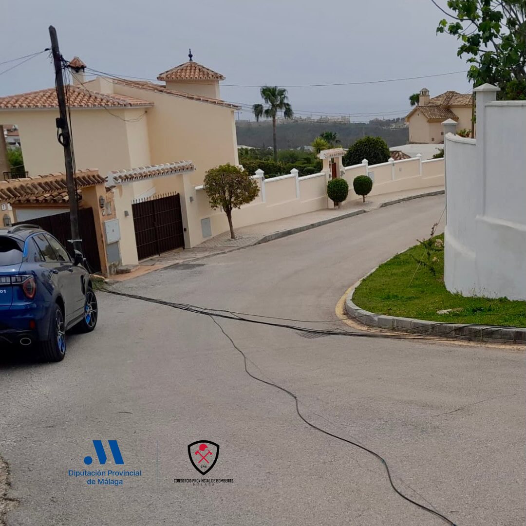Un poste de telefonía queda incrustado en un camión en Estepona - 431500090 18314108806132513 2228757490341895319 n Un poste de telefonía queda incrustado en un camión en Estepona - 431500090 18314108806132513 2228757490341895319 n