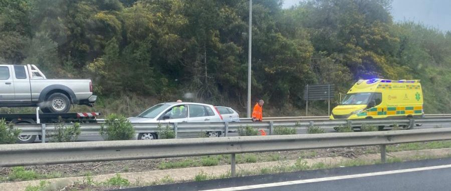 Grave colisión en cadena en la A-7 en dirección a Málaga, con retenciones en el kilómetro 1049 - Imagen de WhatsApp 2024 03 27 a las 15.40.03 149af913 e1711551263960 Grave colisión en cadena en la A-7 en dirección a Málaga, con retenciones en el kilómetro 1049 - Imagen de WhatsApp 2024 03 27 a las 15.40.03 149af913 e1711551263960