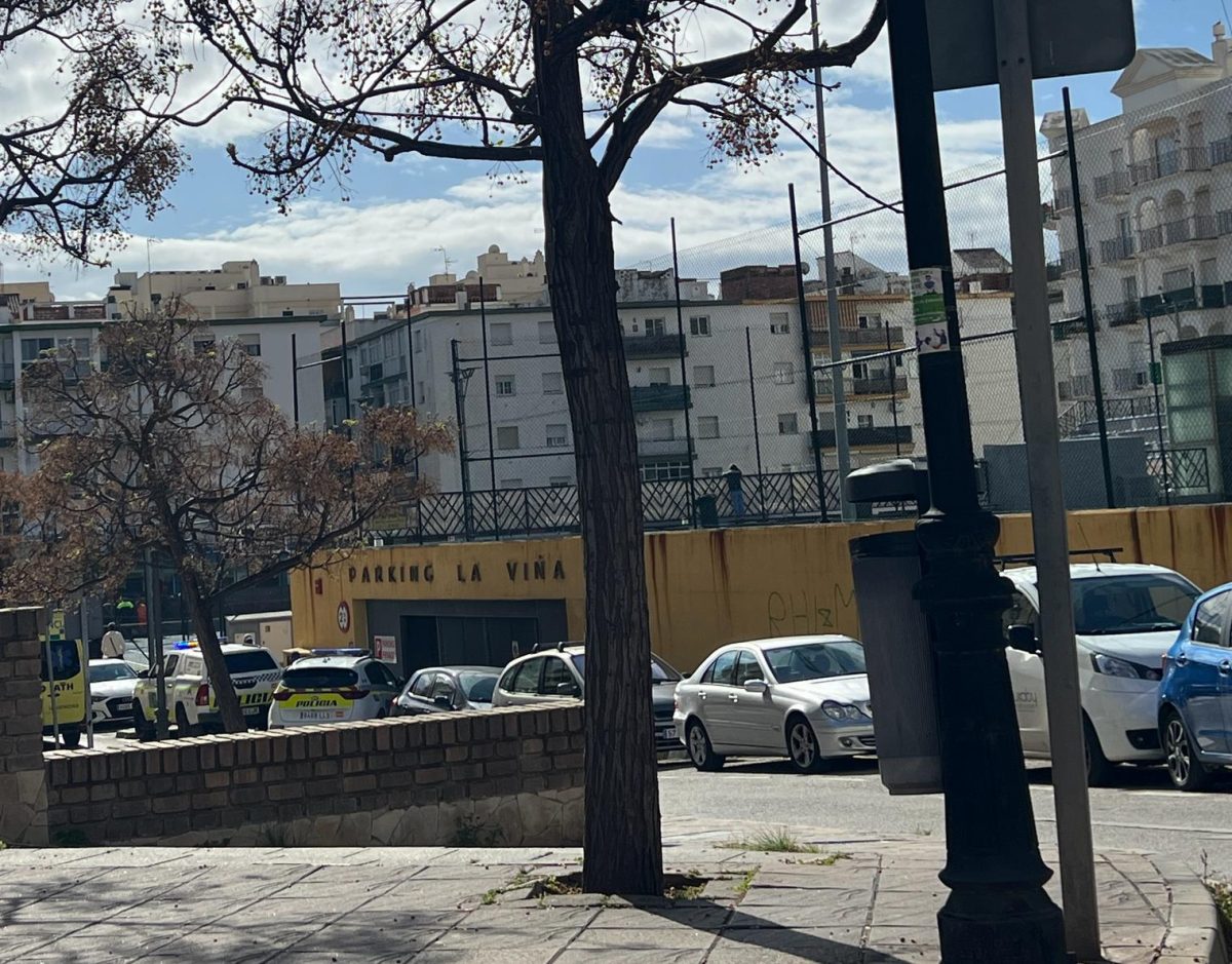 Un hombre de 53 años fallece en Estepona de un paro cardíaco - Parking La Vina Estepona Un hombre de 53 años fallece en Estepona de un paro cardíaco - Parking La Vina Estepona