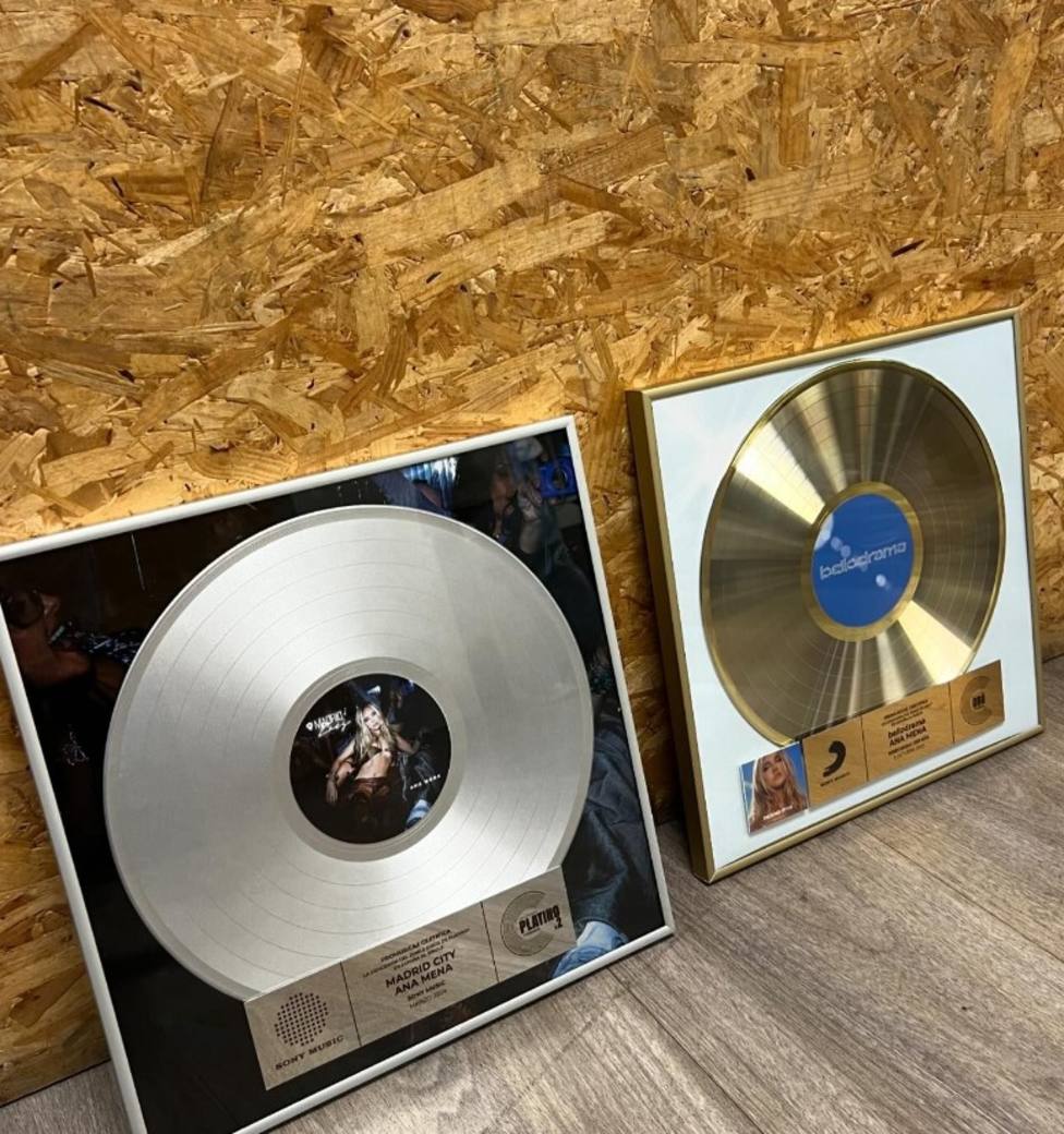 Ana Mena suma y sigue: disco de oro para Bellodrama y doble platino con Madrid City - disco ana mena Ana Mena suma y sigue: disco de oro para Bellodrama y doble platino con Madrid City - disco ana mena