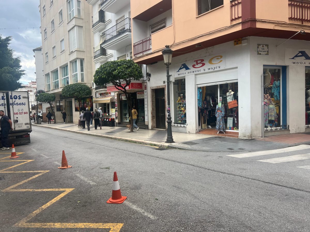 Las ayudas para comerciantes que propone el PSOE de Estepona mientras se remodela la calle Terraza - emma molina Calle la Terraza, Estepona.