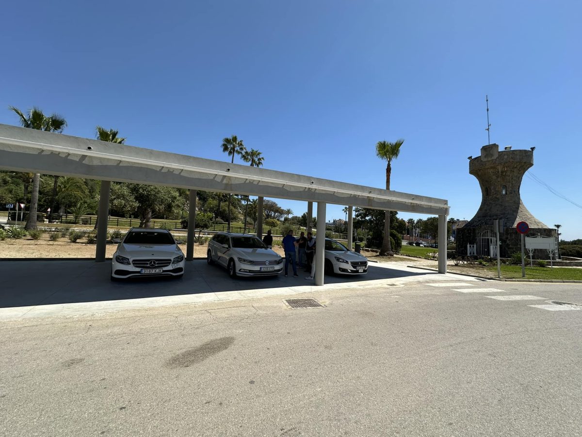 Casares inaugura su nueva parada de taxis - 437712167 869937078511844 7537964210842265564 n Nueva parada de taxis en Casares.