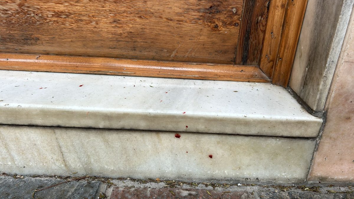 El asesino de Fuengirola mata a un compañero de piso y apuñala a su novia para evitar que le delaten por otro homicidio - Imagen de WhatsApp 2024 04 18 a las 11.18.17 980fac2b Restos de sangre del suceso en Fuengirola. / D.DIMITRESCU