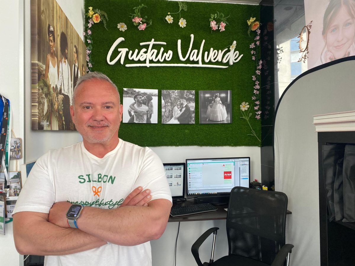 "Entregar un álbum y ver la cara de un cliente feliz, es lo que más nos llena de satisfacción" - WhatsApp Image 2024 04 22 at 12.54.07 "Entregar un álbum y ver la cara de un cliente feliz, es lo que más nos llena de satisfacción" - WhatsApp Image 2024 04 22 at 12.54.07