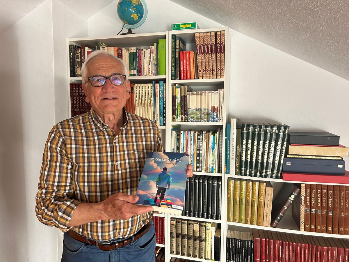 "Escribir y leer es como la mejor medicina para el cerebro, para mantenerlo joven" - Carlos Caravias Escritor Carlos Caravias- Escritor/ D. DIMITRESCU
