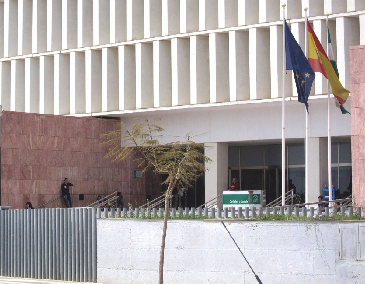 Condenan a tres jóvenes por agredirse en una pelea en un piso en la capital - Ciudad de la Justicia Malaga Condenan a tres jóvenes por agredirse en una pelea en un piso en la capital - Ciudad de la Justicia Malaga