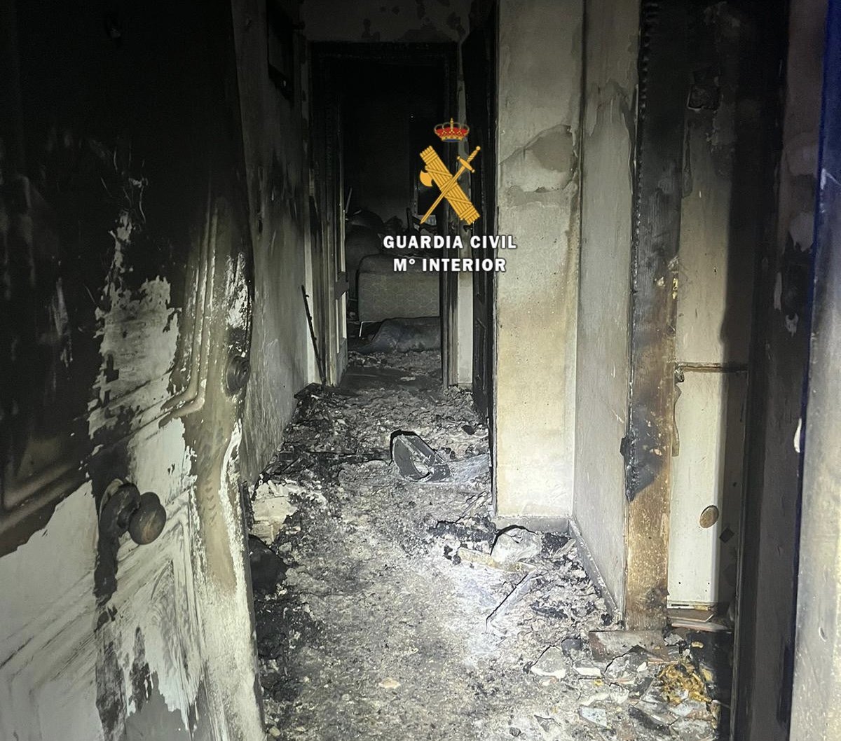 Rescatan a un hombre en el incendio de su vivienda en Manilva - IMG 7804