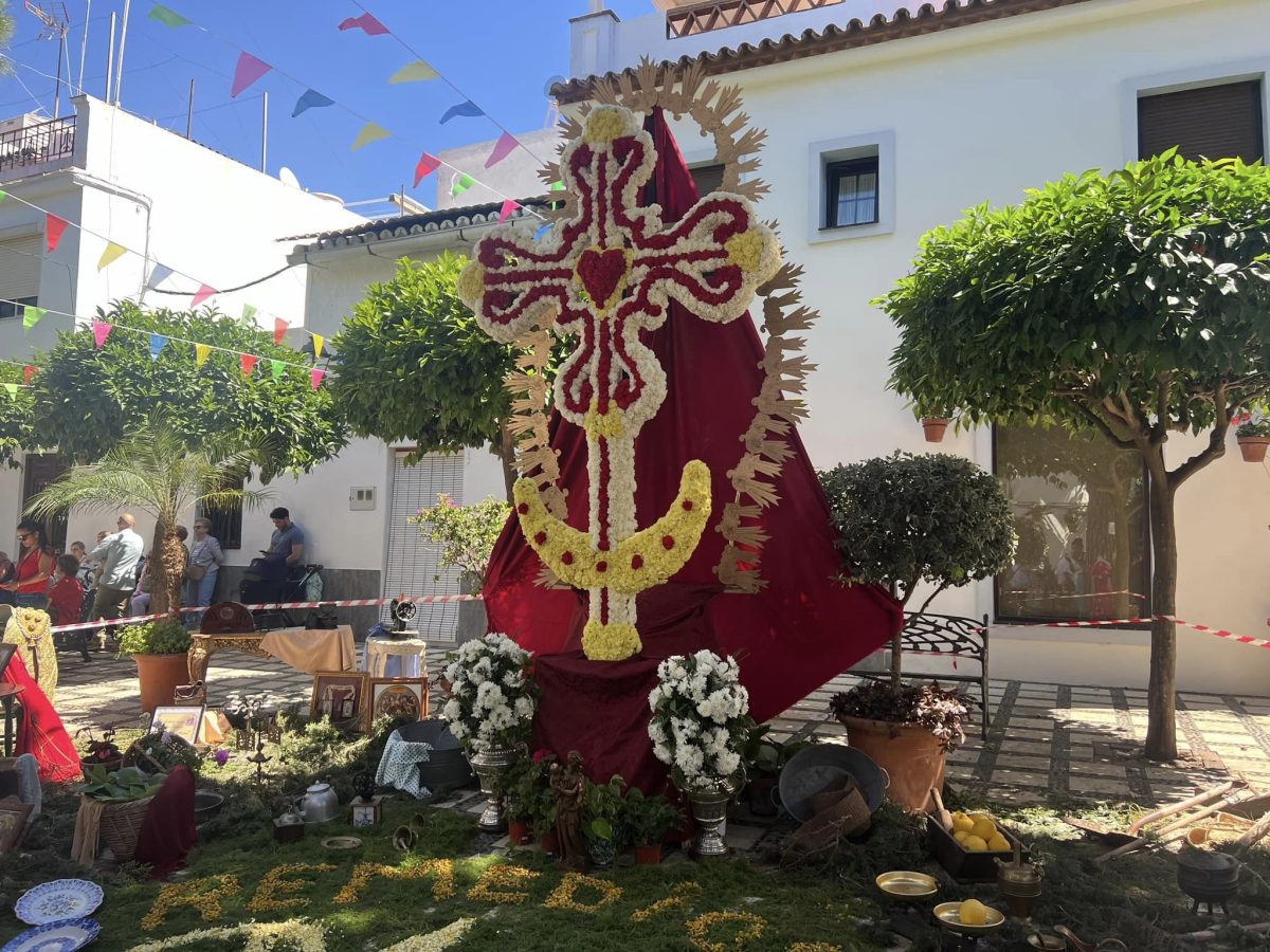 Estepona celebra el 1 de mayo su tradicional Concurso de Cruces de Mayo con seis altares - Portada Cruz de Mayo Estepona celebra el 1 de mayo su tradicional Concurso de Cruces de Mayo con seis altares - Portada Cruz de Mayo